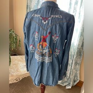 Wrangler Retro cowboy western embroidered blue denim pearl snap button down